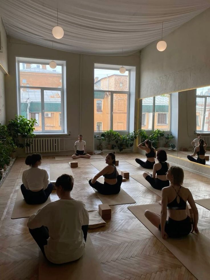 Séance de yoga en retraite urbaine à Paris